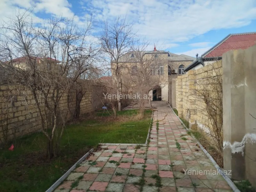 Satılır 6 otaqlı həyət evi 250 m²