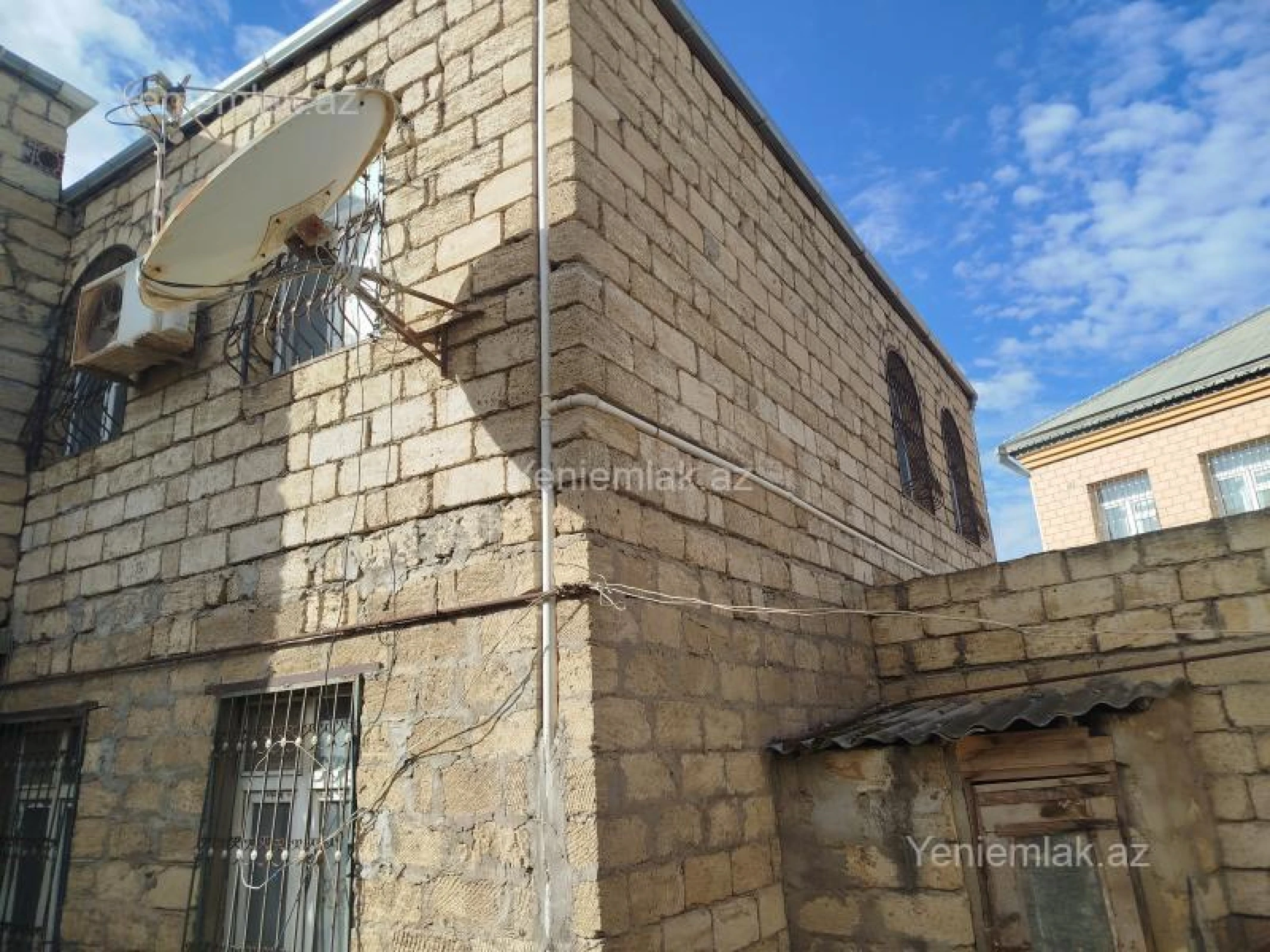 Satılır 6 otaqlı həyət evi 250 m²