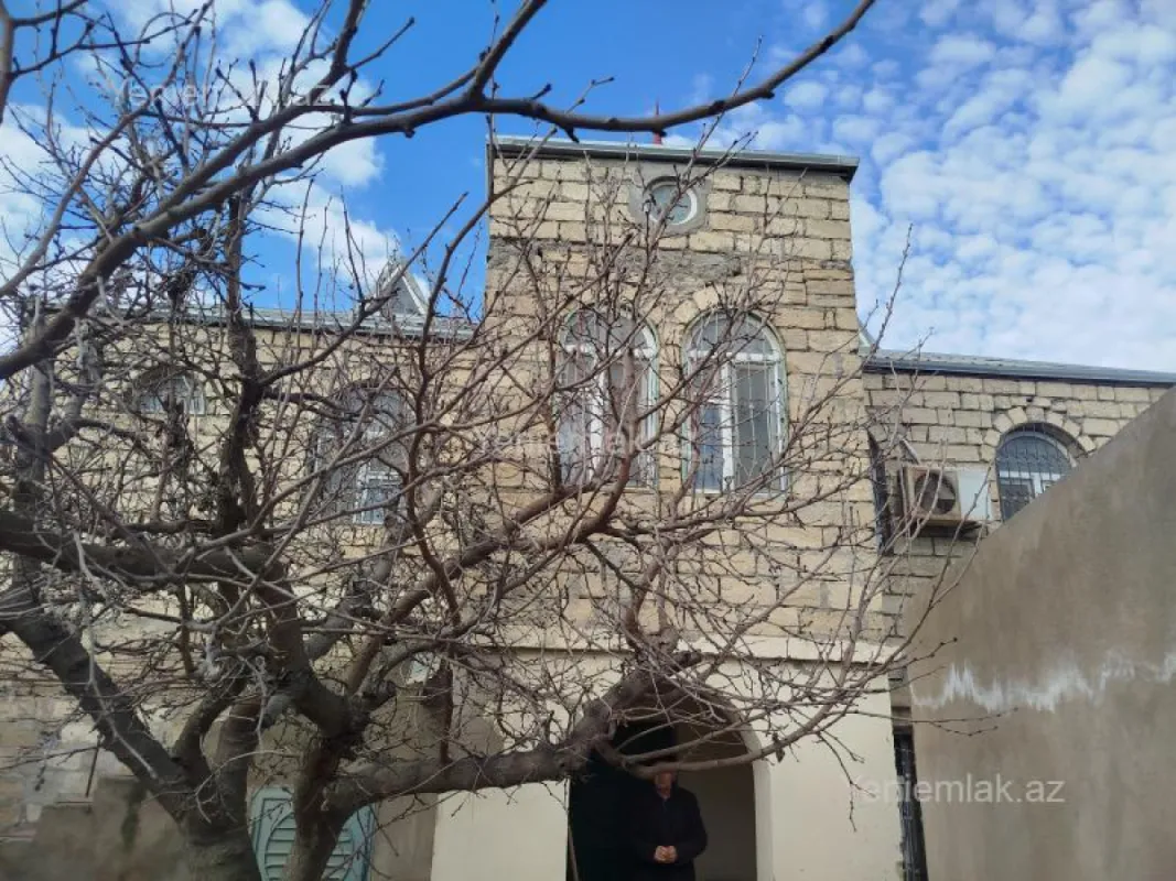 Satılır 6 otaqlı həyət evi 250 m²