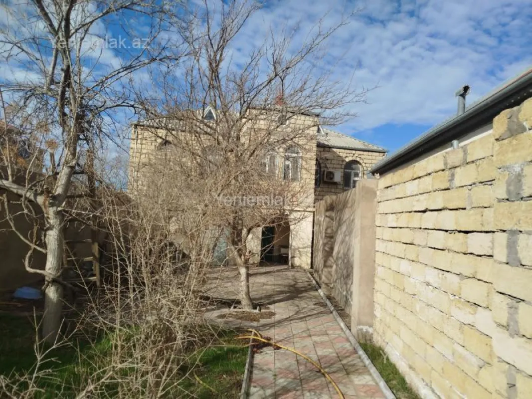 Satılır 6 otaqlı həyət evi 250 m²
