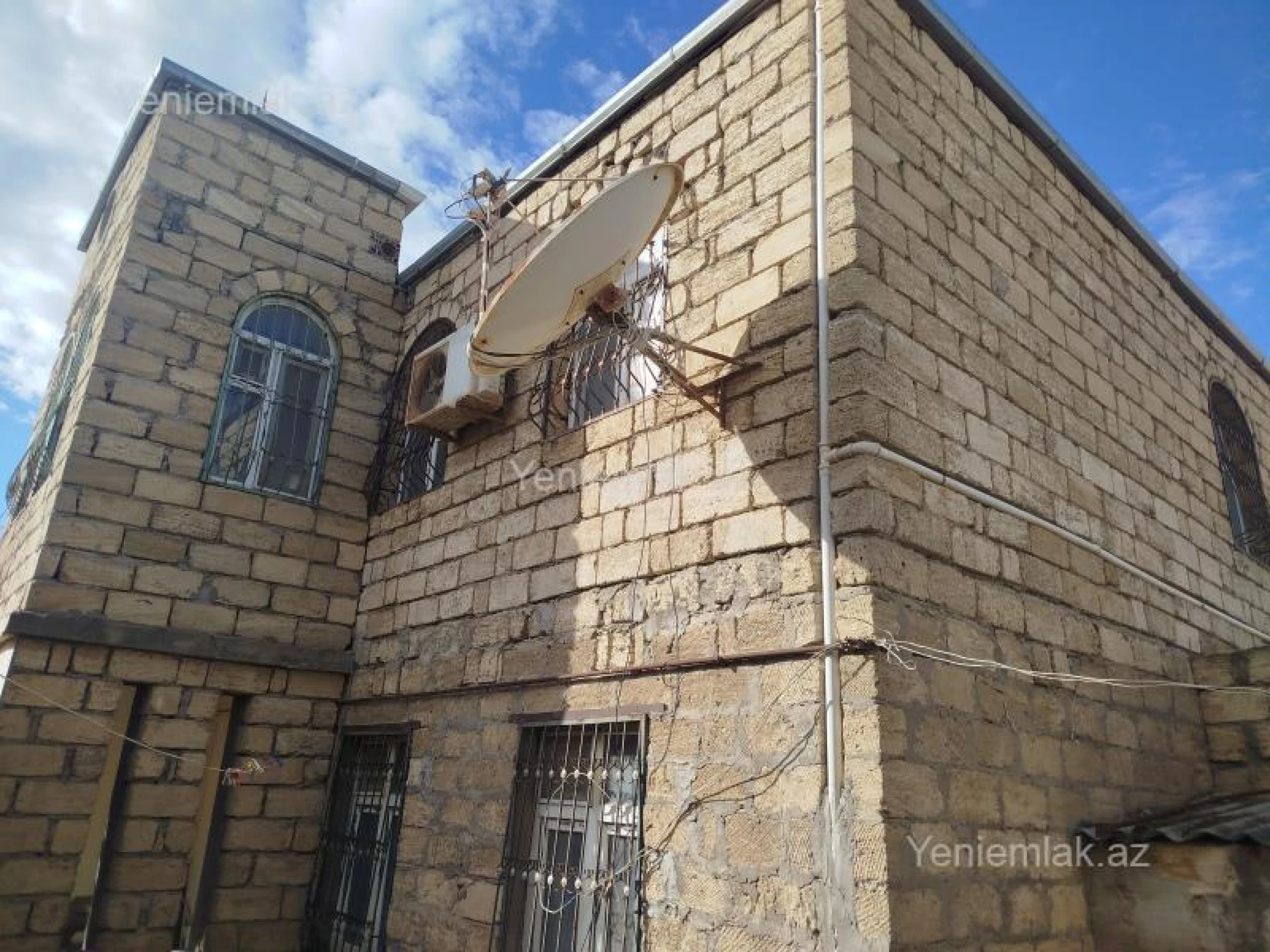 Satılır 6 otaqlı həyət evi 250 m²