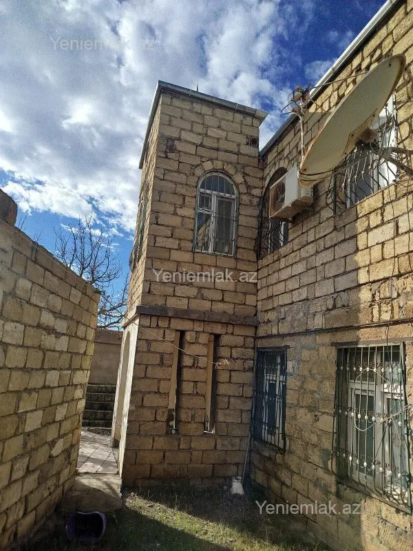 Satılır 6 otaqlı həyət evi 250 m²