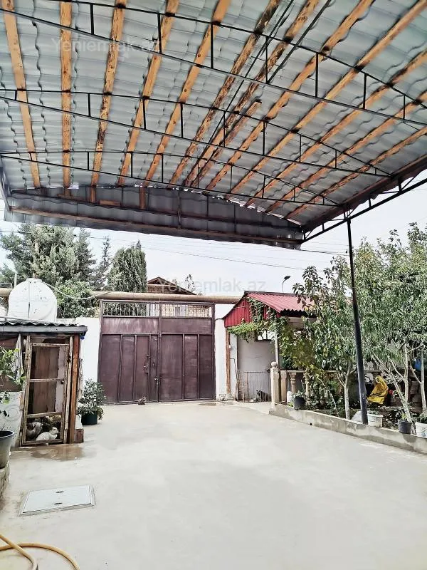 Satılır 8 otaqlı həyət evi 270 m²