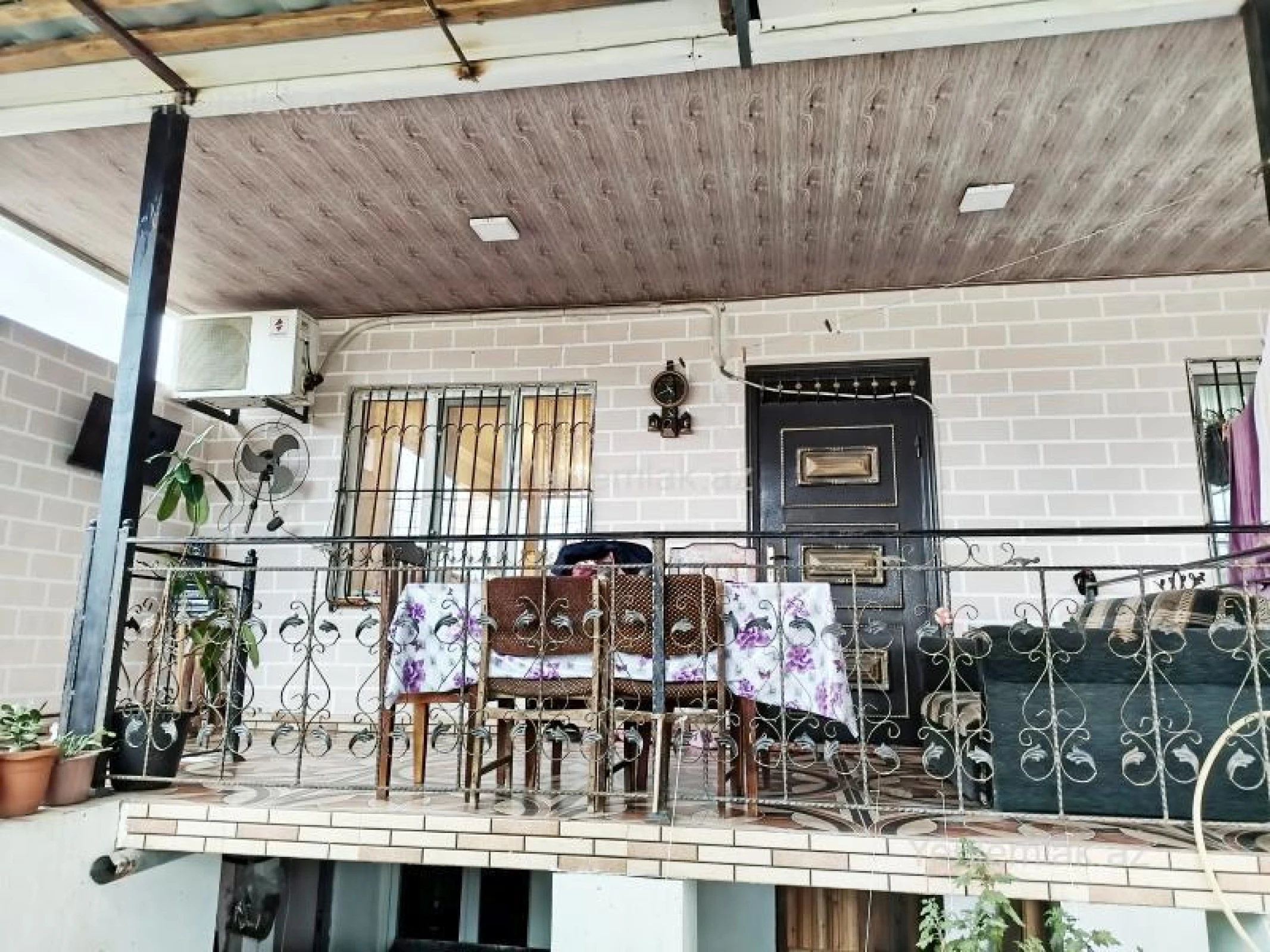 Satılır 8 otaqlı həyət evi 270 m²