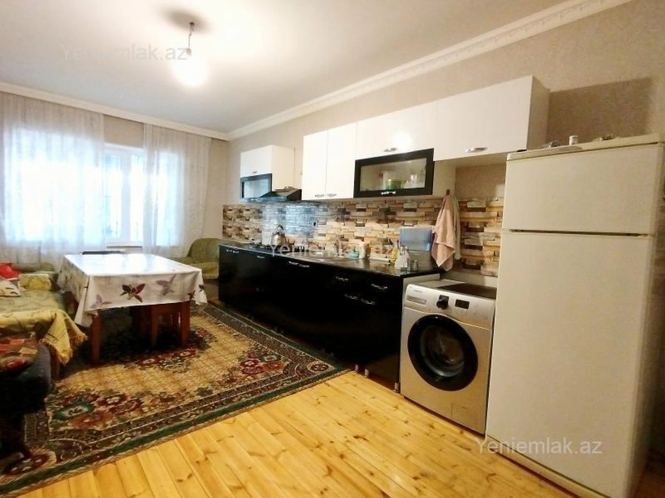 Satılır 8 otaqlı həyət evi 270 m²