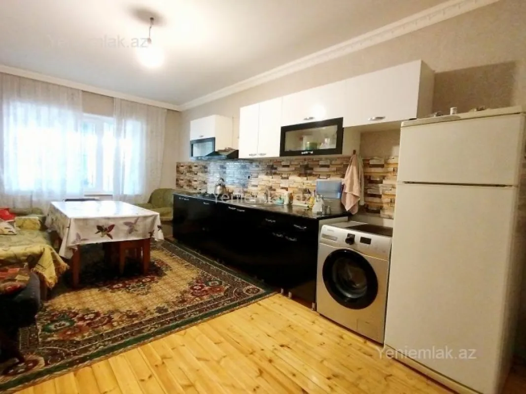 Satılır 8 otaqlı həyət evi 270 m²