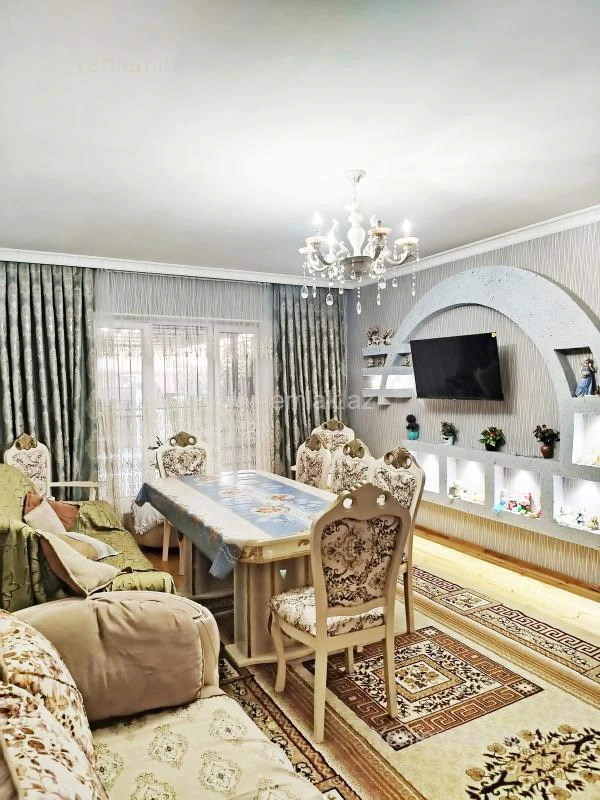 Satılır 8 otaqlı həyət evi 270 m²