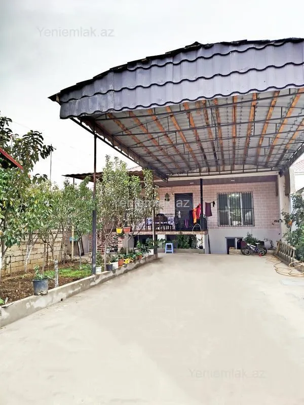 Satılır 8 otaqlı həyət evi 270 m²