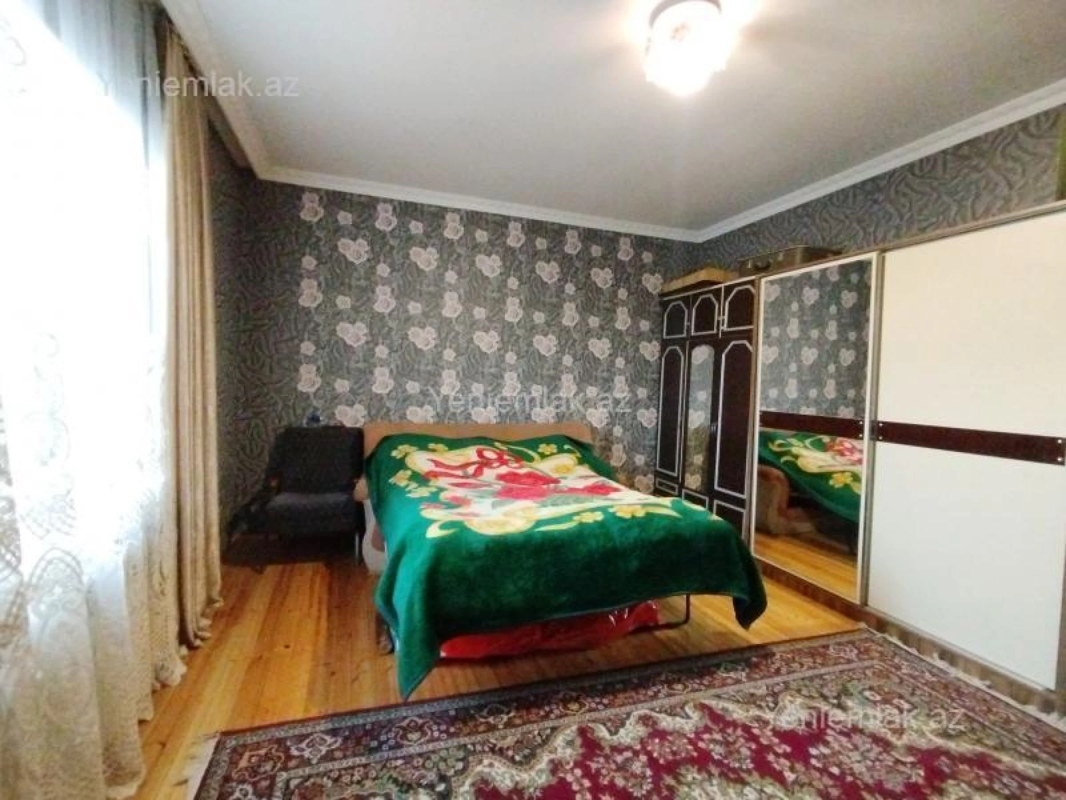 Satılır 8 otaqlı həyət evi 270 m²
