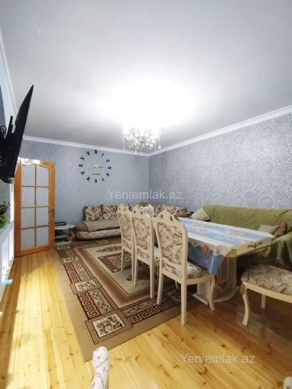 Satılır 8 otaqlı həyət evi 270 m²
