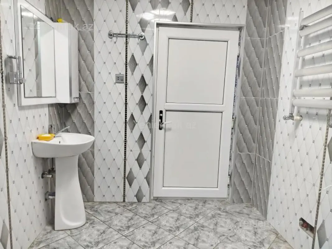 Satılır 8 otaqlı həyət evi 270 m²