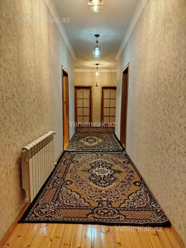 Satılır 8 otaqlı həyət evi 270 m²