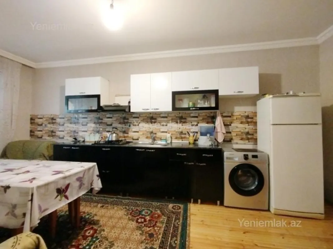 Satılır 8 otaqlı həyət evi 270 m²