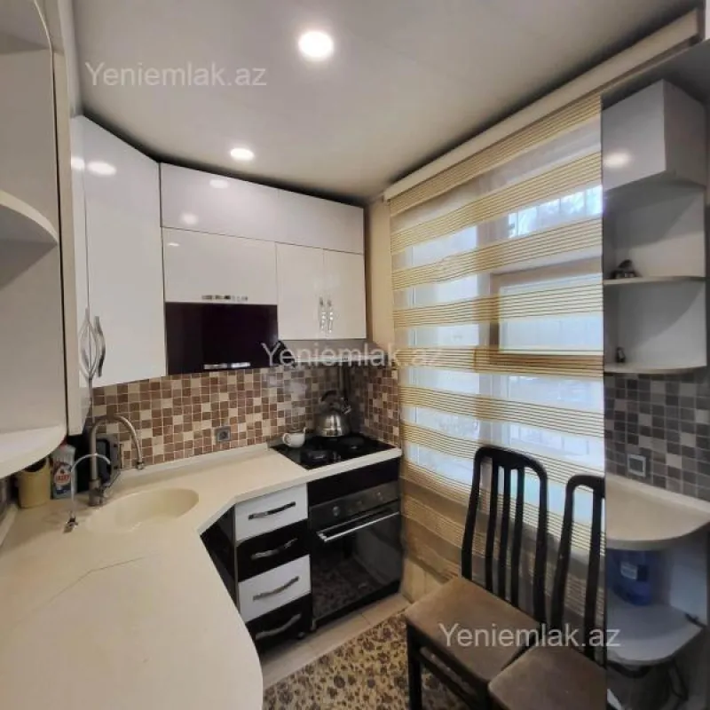 Satılır 2 otaqlı köhnə tikili 50 m²