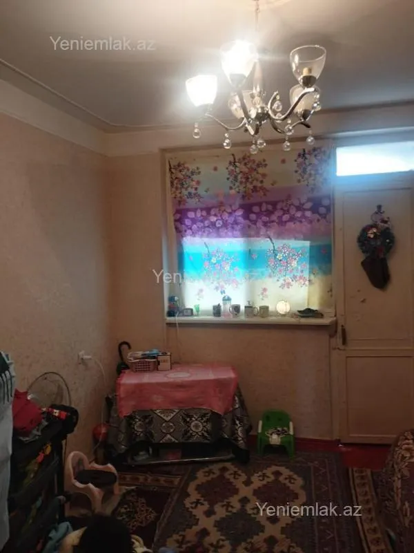 Satılır 4 otaqlı köhnə tikili 90 m²