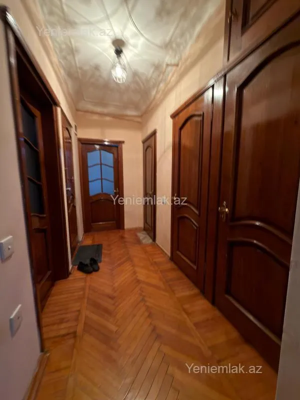 Satılır 2 otaqlı köhnə tikili 60 m²