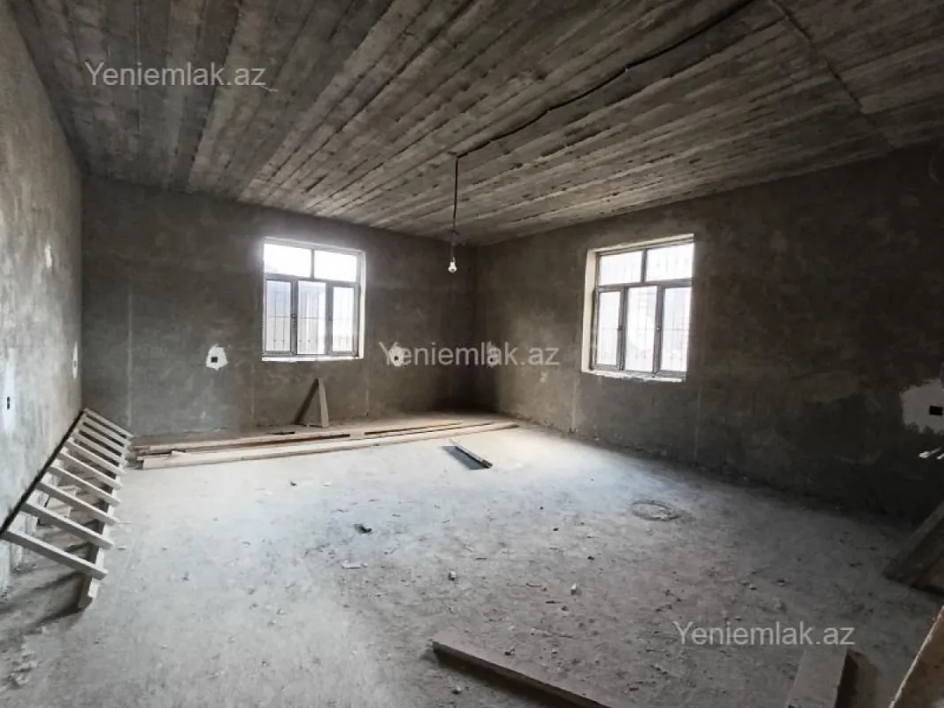 Satılır 12 otaqlı həyət evi 700 m²