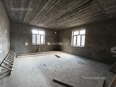 Satılır 12 otaqlı həyət evi 700 m²