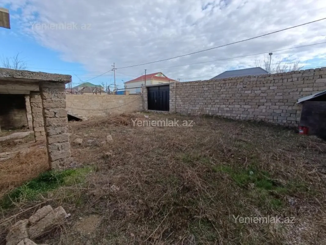 Satılır 12 otaqlı həyət evi 700 m²