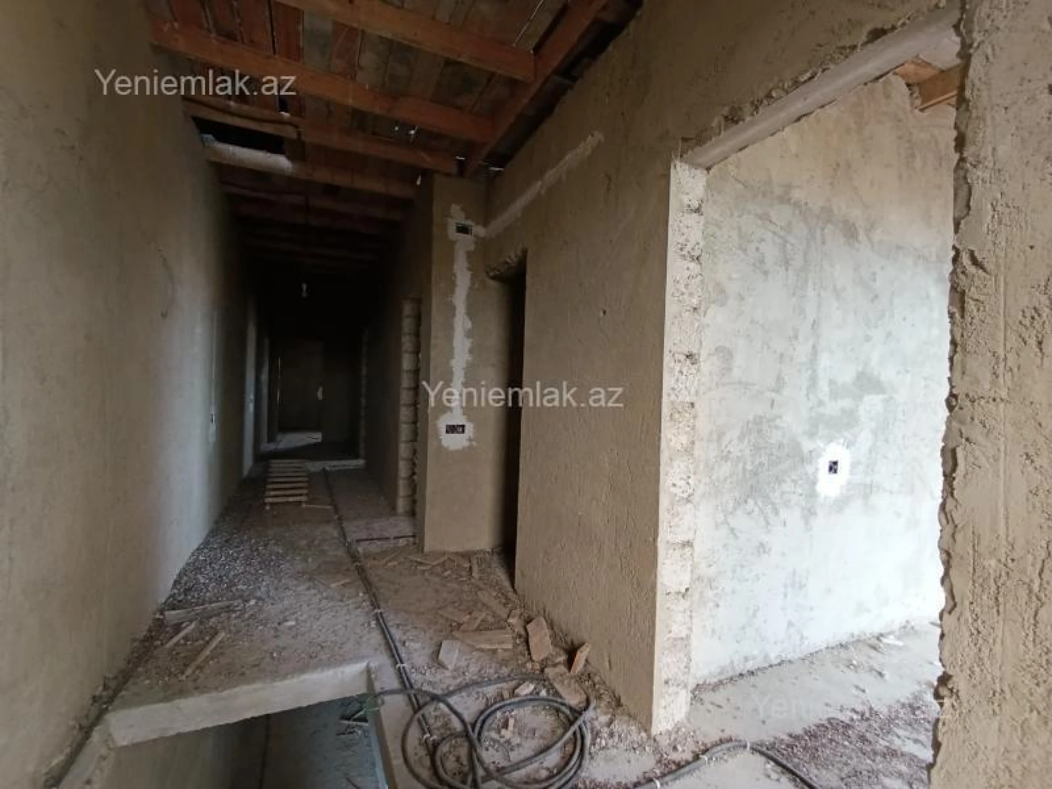 Satılır 12 otaqlı həyət evi 700 m²
