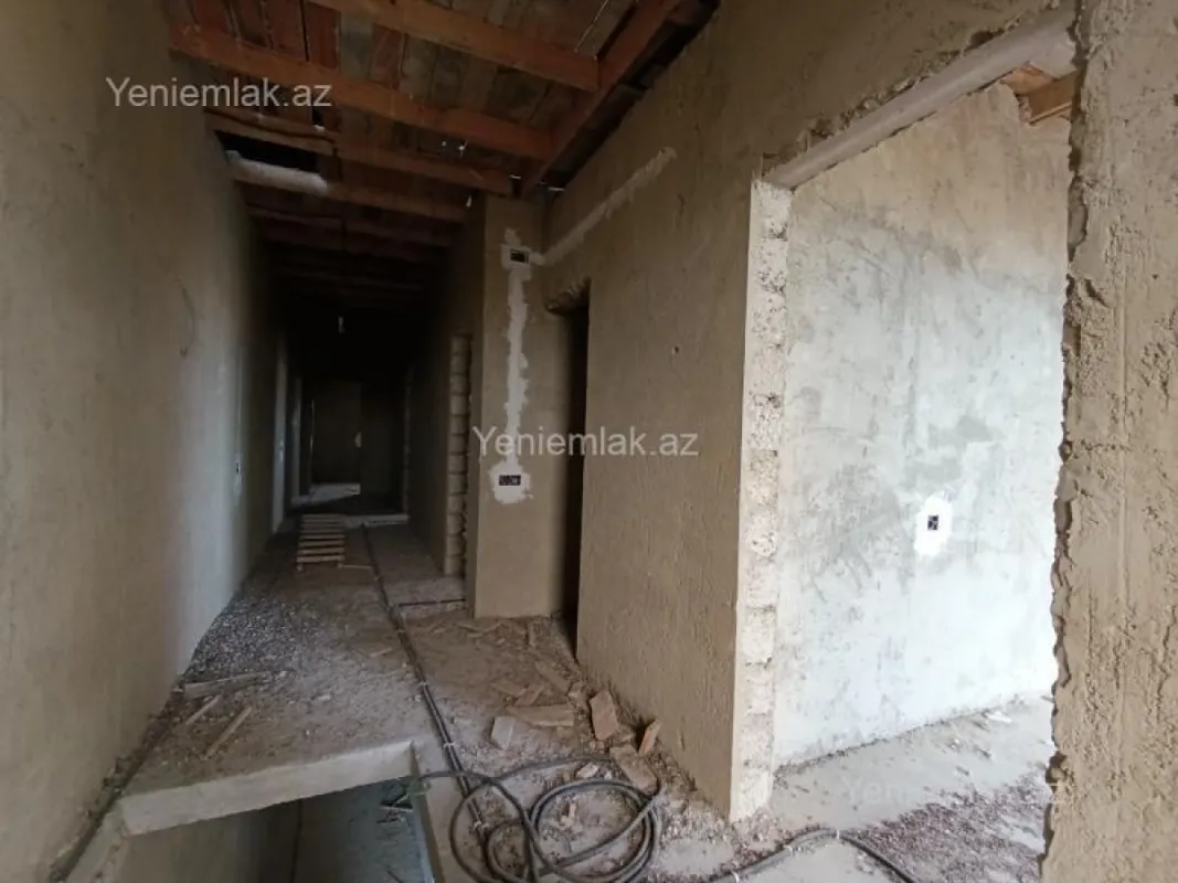 Satılır 12 otaqlı həyət evi 700 m²