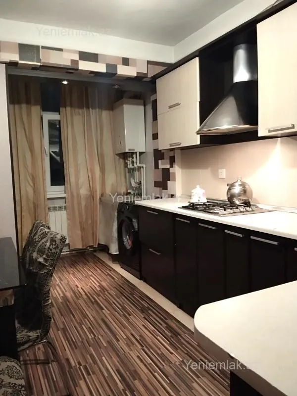Satılır 3 otaqlı köhnə tikili 85 m²
