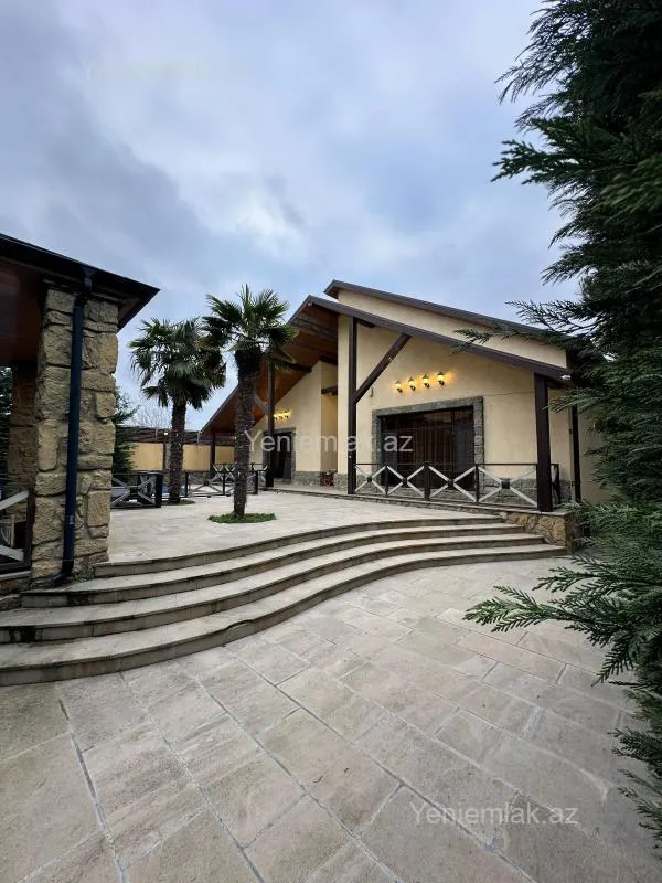 Satılır 4 otaqlı həyət evi 220 m²