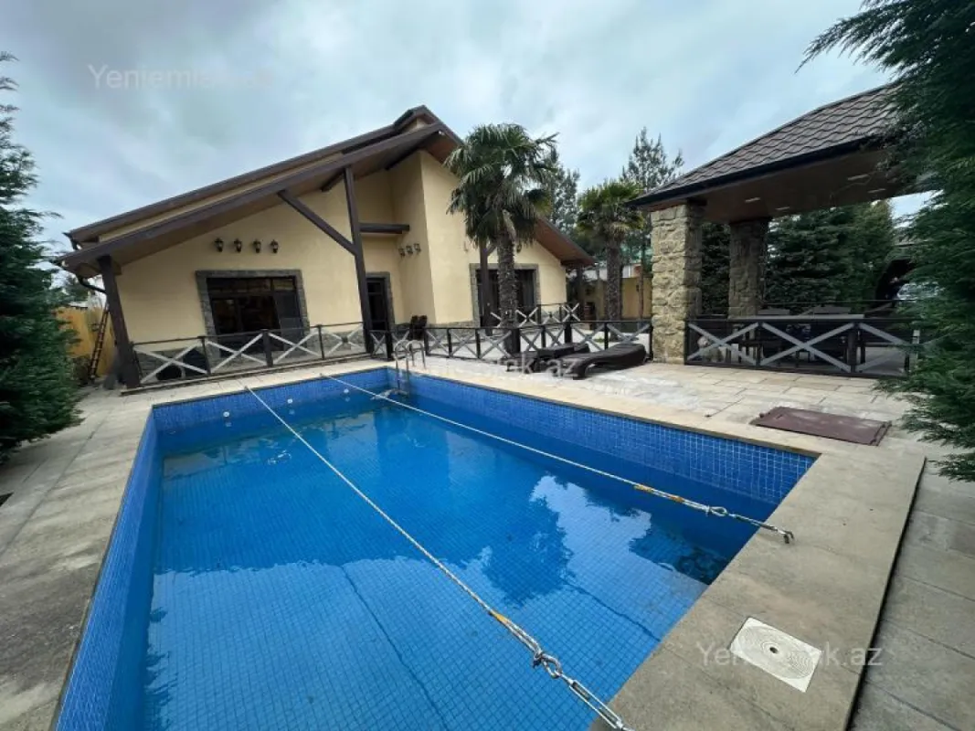 Satılır 4 otaqlı həyət evi 220 m²