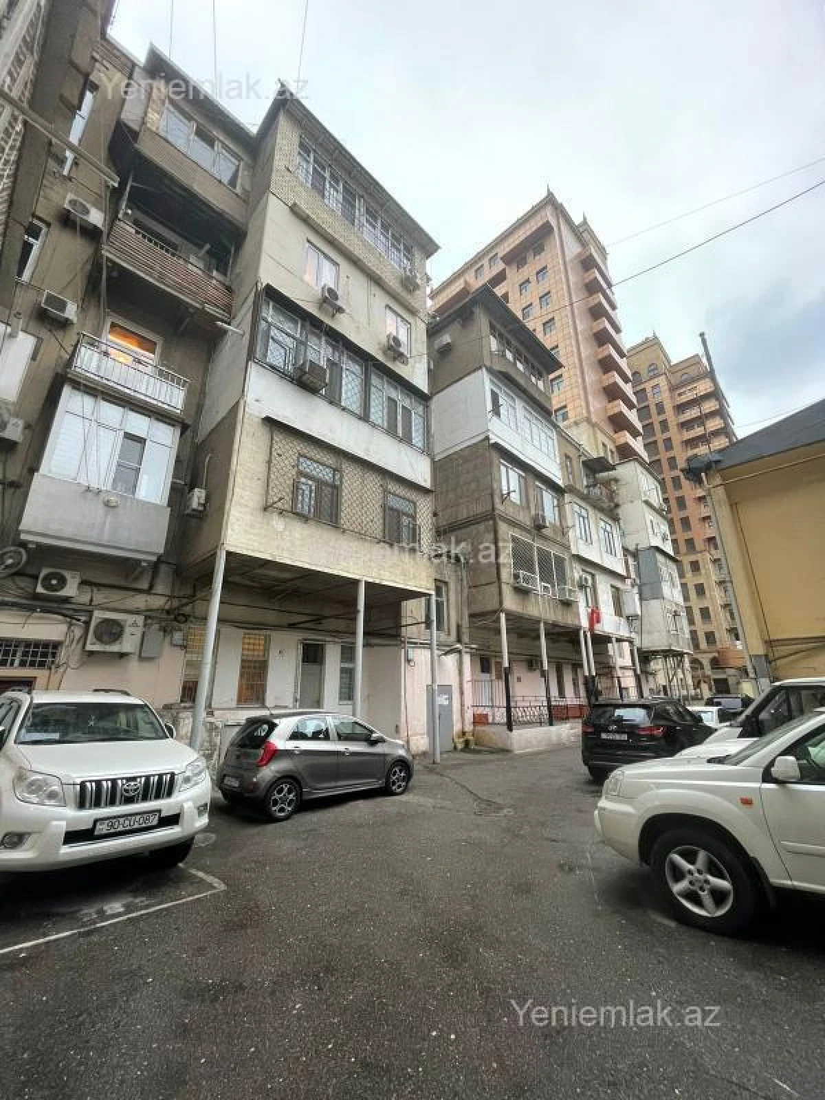 Satılır 3 otaqlı köhnə tikili 72 m²