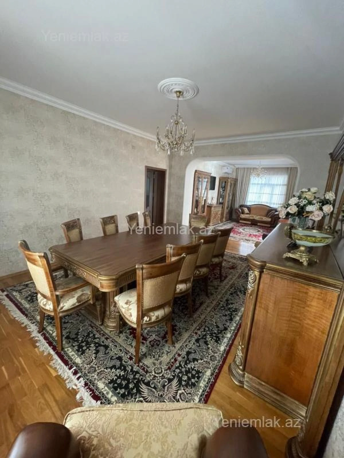 Satılır 8 otaqlı həyət evi 300 m²