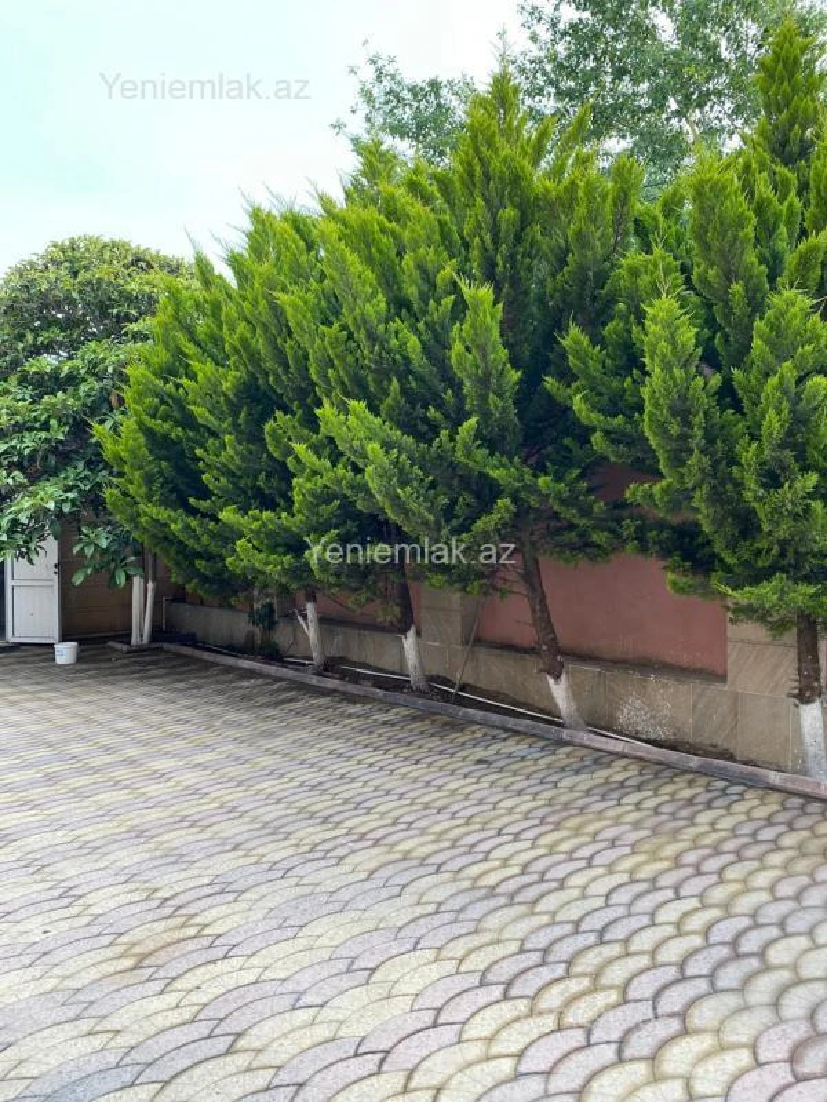 Satılır 8 otaqlı həyət evi 300 m²