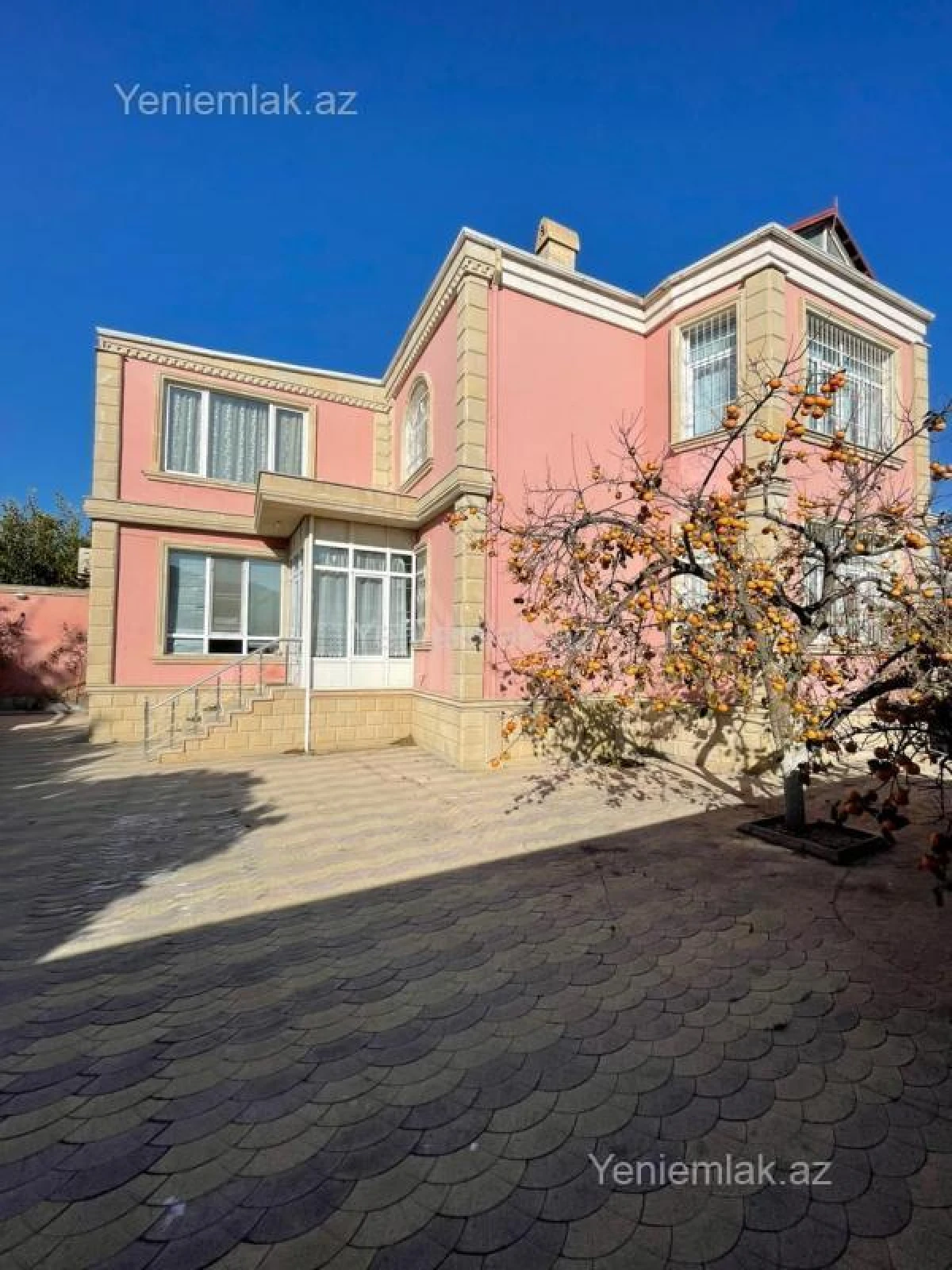 Satılır 8 otaqlı həyət evi 300 m²