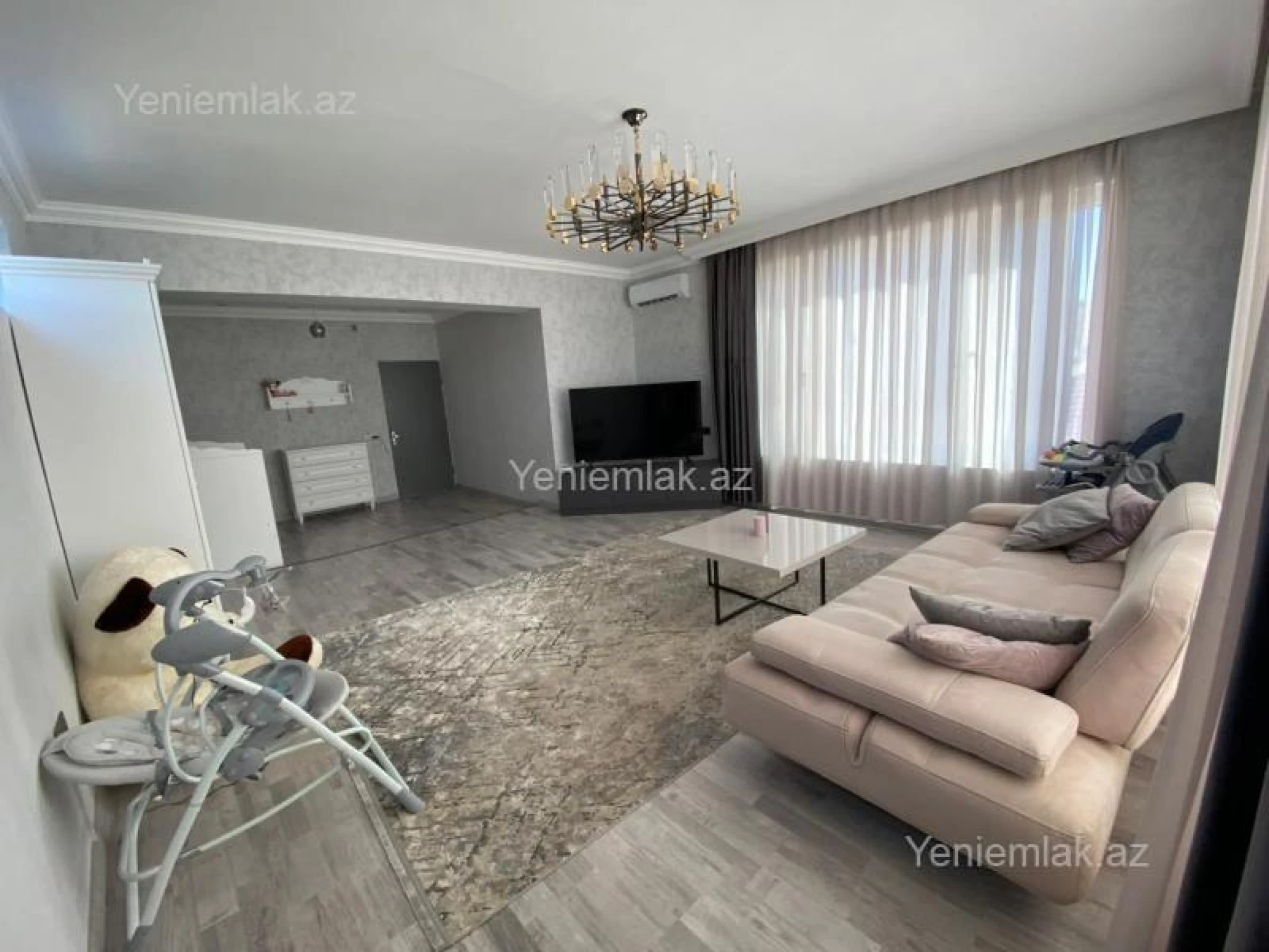 Satılır 8 otaqlı həyət evi 300 m²