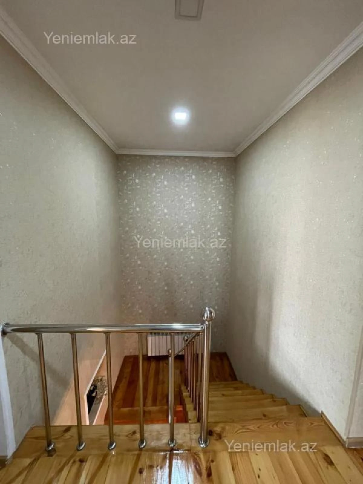 Satılır 8 otaqlı həyət evi 300 m²