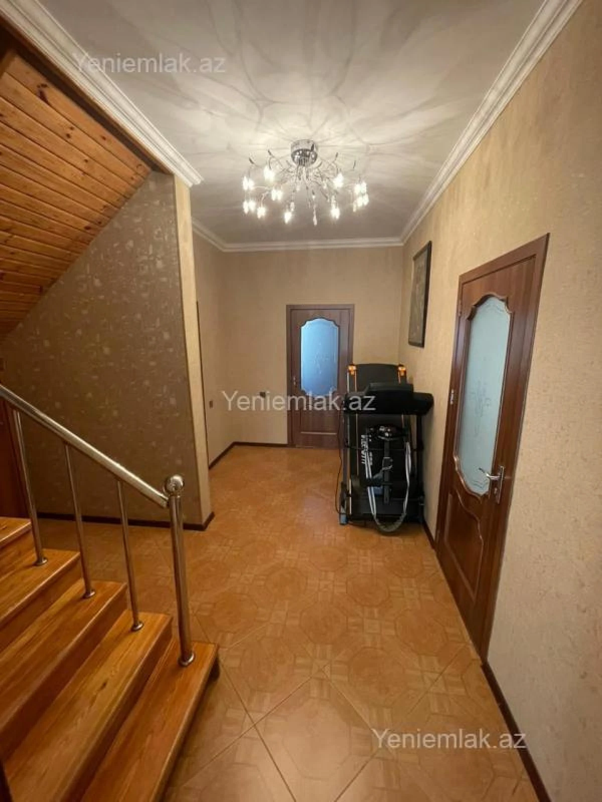 Satılır 8 otaqlı həyət evi 300 m²