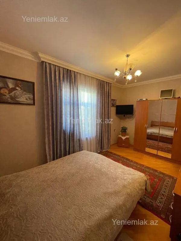 Satılır 8 otaqlı həyət evi 300 m²