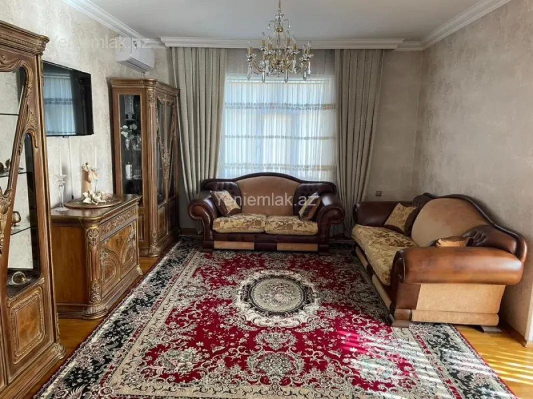 Satılır 8 otaqlı həyət evi 300 m²