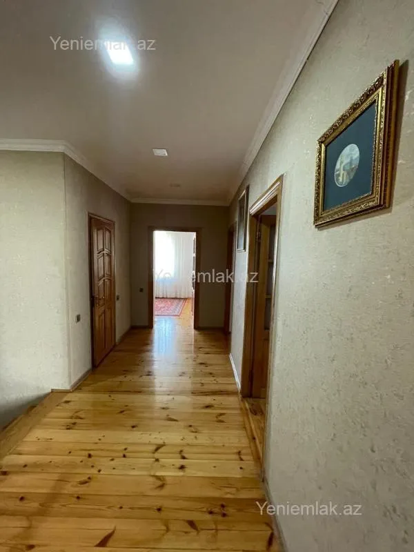 Satılır 8 otaqlı həyət evi 300 m²