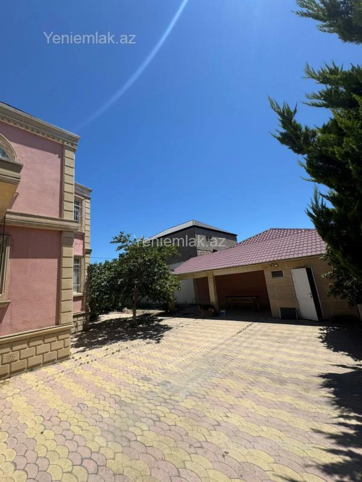 Satılır 8 otaqlı həyət evi 300 m²