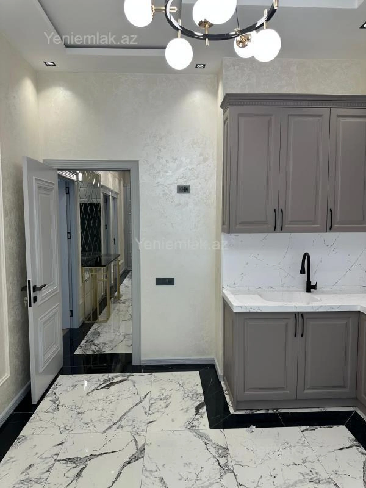 Satılır 3 otaqlı yeni tikili 115 m²