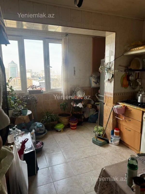 Satılır 3 otaqlı köhnə tikili 85 m²