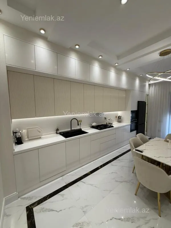 Satılır 4 otaqlı yeni tikili 185 m²