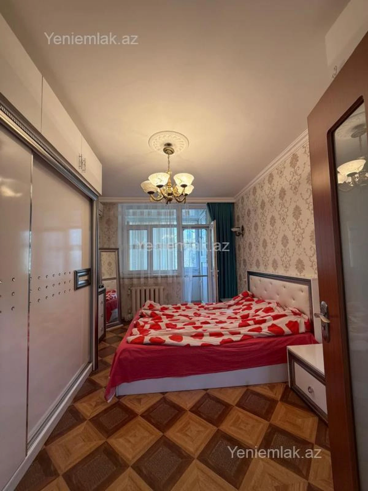 Satılır 4 otaqlı köhnə tikili 80 m²