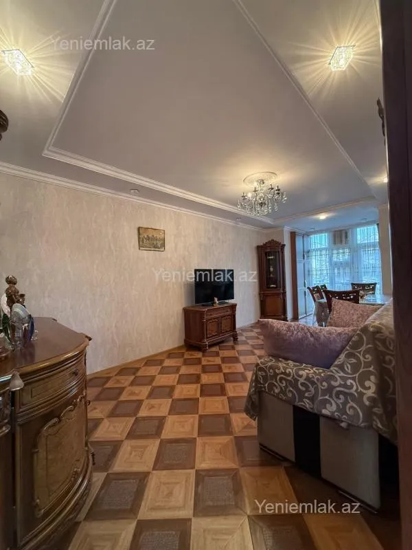 Satılır 4 otaqlı köhnə tikili 80 m²