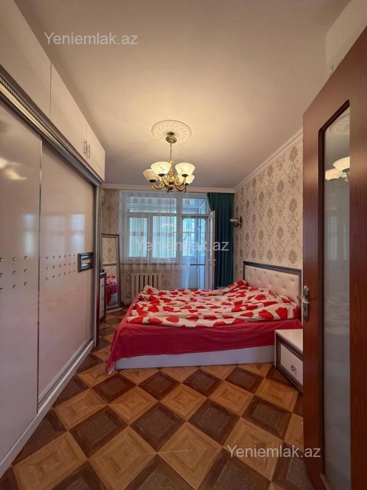 Satılır 4 otaqlı köhnə tikili 80 m²