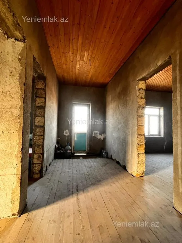 Satılır 5 otaqlı həyət evi 200 m²