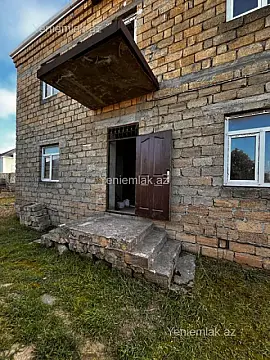Satılır 5 otaqlı həyət evi 200 m²