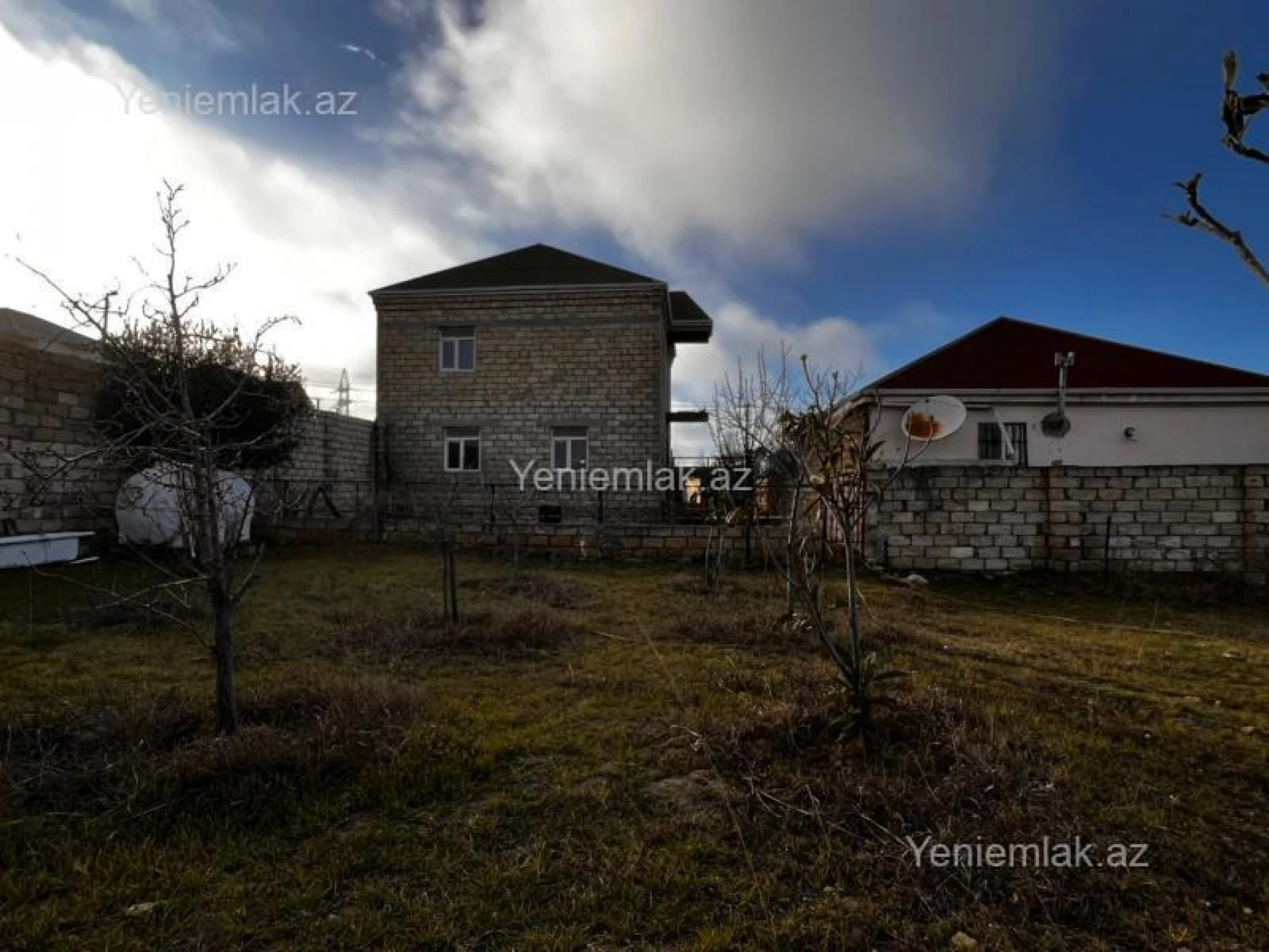 Satılır 5 otaqlı həyət evi 200 m²