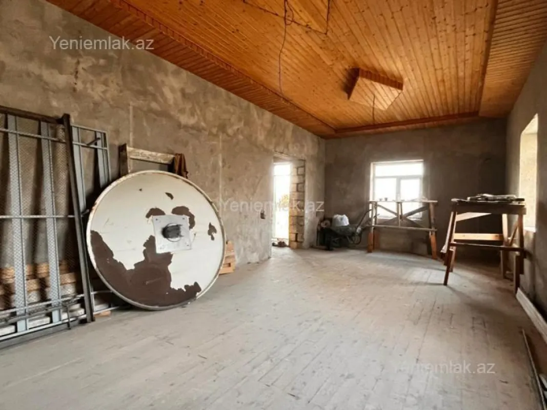 Satılır 5 otaqlı həyət evi 200 m²