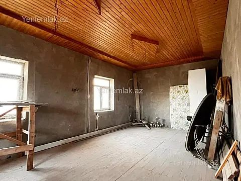 Satılır 5 otaqlı həyət evi 200 m²